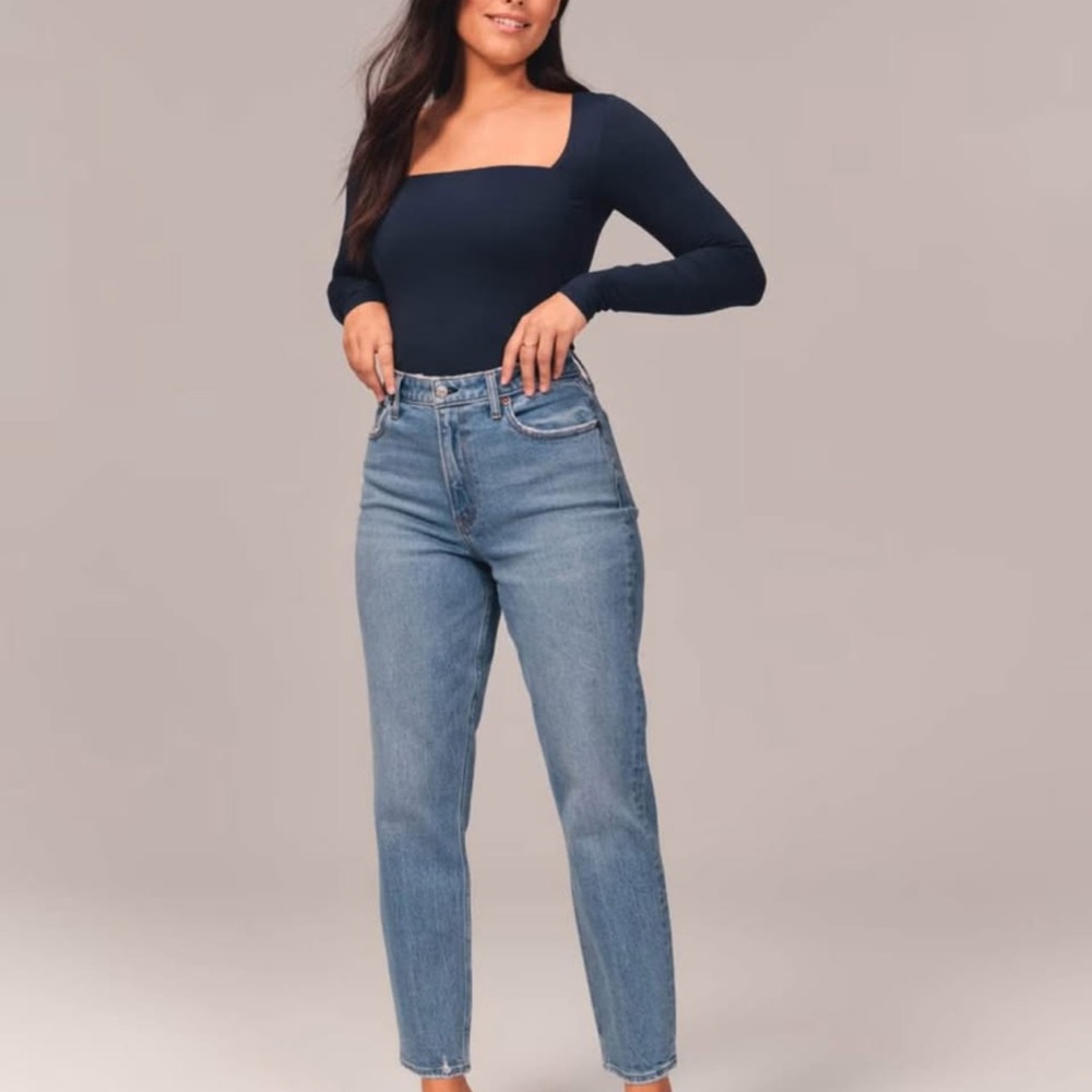 Abercrombie & Fitch High Rise Mom Jean Bestseller